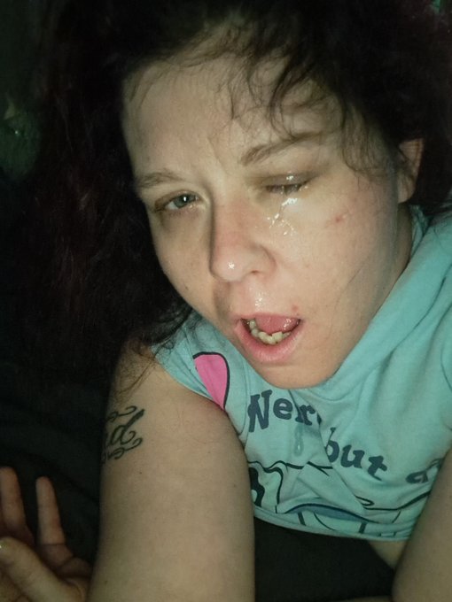 do i have something on my face #messwhore https://t.co/3AcmloRx5T<a href="/tag/messwhore"class="tags">#messwhore</a>
