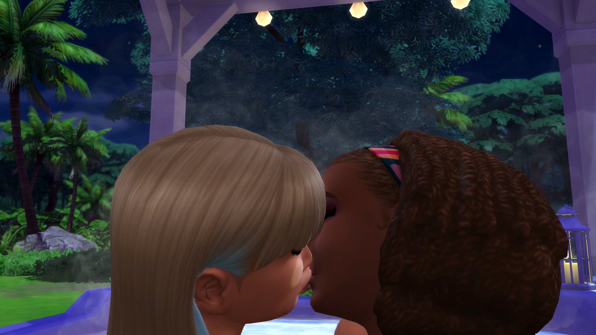 SweetAshGamer's tweet photo. Donna and Julie attempting to have a relaxing day, but Donna is a little prankster! 🤭
#Thesims4 #TheSim4ForRent #letsplaysims #screenshots #gameplay #simsprank https://t.co/e02mQ238JJ