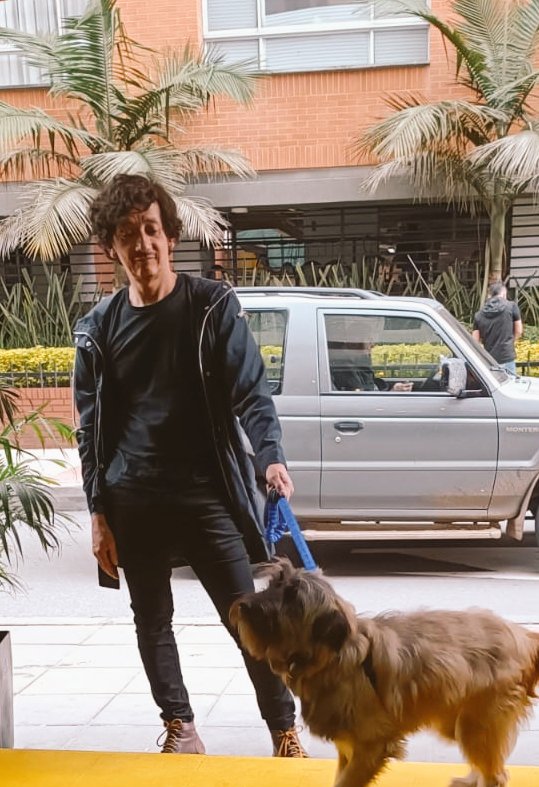 gelitoazul's tweet photo. ÁLVARO ANDRÉS RINCÓN CAMARGO es la persona que me debe y no aparece. Desapareció desde hace meses y sigue por la vida como si nada. Yo estoy reportada. Sí lo ven díganle. En redes es difícil solo tiene ig me tiene bloqueada. Aquí la cara . Hasta foto con Oso... Sí existe https://t.co/L50JuDLe0Z