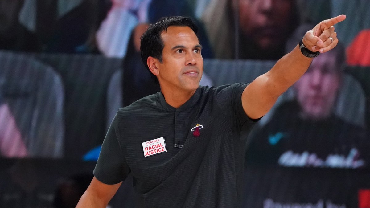 ClutchTimeArg's tweet photo. Miami Heat esperó que Erik Spoelstra finalice el proceso de su divorcio para firmarle una extensión por 120M así no tenía que dividirlo con su (ex) esposa. https://t.co/Tt2wsMHuYI