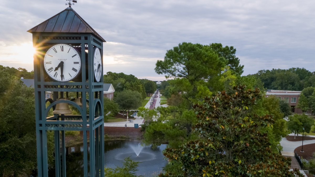 It is time to soar, Seahawks! Have a safe and successful semester ahead. uncw.edu/about/universi… #FDOC