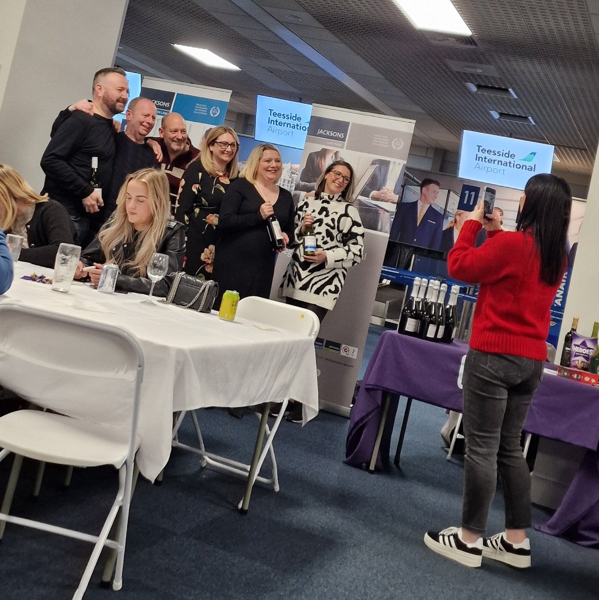 Excellent evening of quizzing @TeesAirport for the @Powerofwomen_ Year that was 2023, with quizmaster @rcuffy. We're very proud to support PoW and the great work they do in schools to inspire the next generation to be the best they can be. Congrats team Azets. Enjoy the fizz 🥂