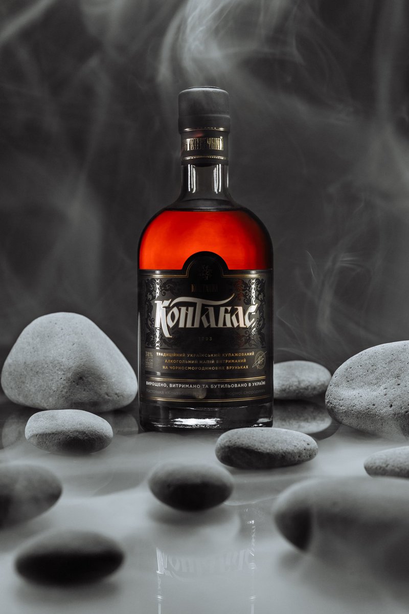 Redcoukr_'s tweet image. Знаєте що я подумав. Напевно скажу це тут, бо тут найменша реакція на твіти. Подарую 1 пляшку контабасу 2019 року, який я продаю (у вузьких колах) по 65К і їх лишилося 2 пляшки тому, хто скине квитанцію про найбільший донат на будь-який фонд ЗСУ. Але треба публічно, щоб до мене…