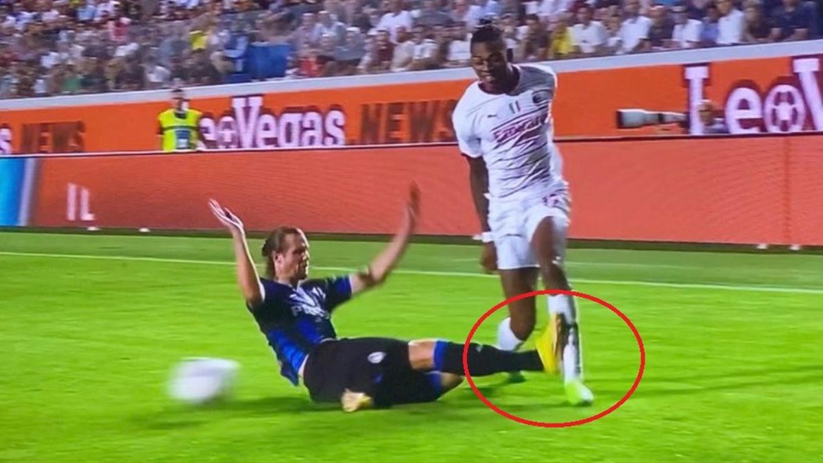 giacomodiecitod's tweet image. Ancora una volta il VAR #Valeri ha sentito il bisogno di rendersi protagonista in una sfida tra #Milan e #Atalanta