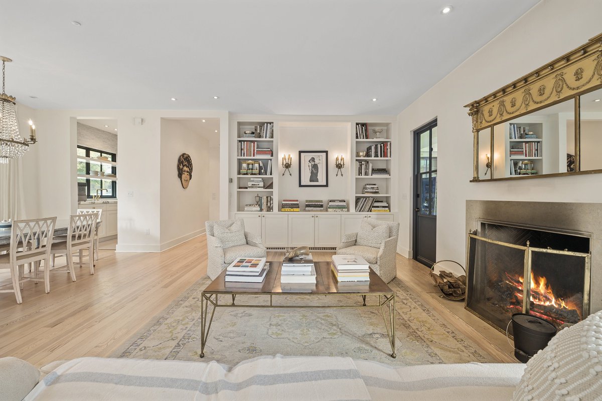 Elite25Austin's tweet photo. Discover a rare and exceptional opportunity in the heart of Austin's coveted Clarksville neighborhood.

1205 &amp; 1207 W 10th St • 78703︱Price Upon Request︱For more details, contact Anna Lee: 512.968.6419 / anna@moreland.com » #elite25austin https://t.co/svzscXrSGN