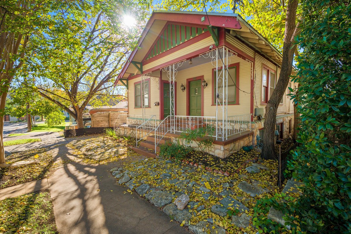 Elite25Austin's tweet photo. Discover a rare and exceptional opportunity in the heart of Austin's coveted Clarksville neighborhood.

1205 &amp; 1207 W 10th St • 78703︱Price Upon Request︱For more details, contact Anna Lee: 512.968.6419 / anna@moreland.com » #elite25austin https://t.co/svzscXrSGN