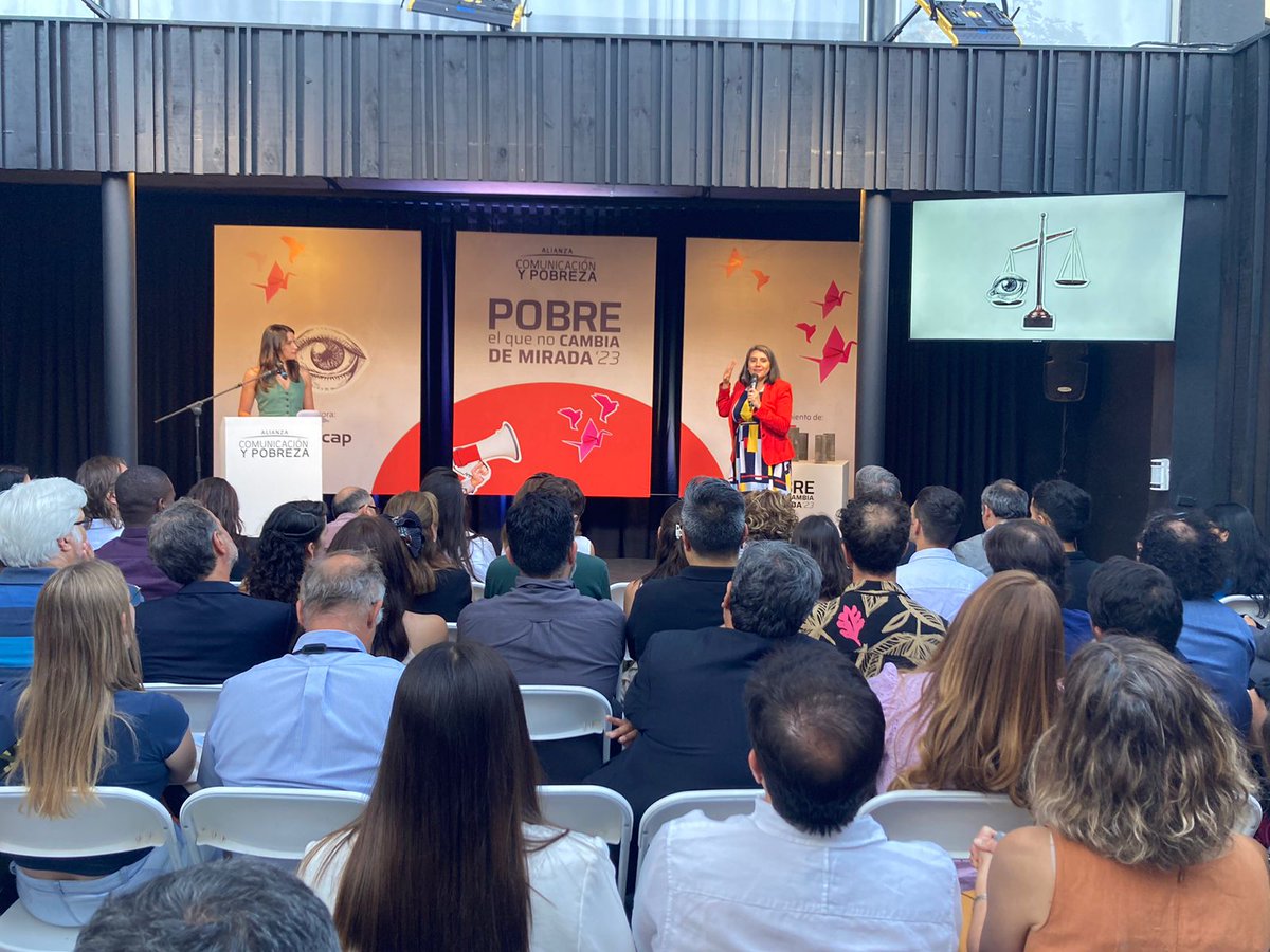 "Los periodistas saben el poder que tienen construyendo el sentido común y destruyendo estereotipos. Necesitamos que lo sigan haciendo", aseguró <a href="/p_poblete_m/">Paula Poblete M.</a> @subsevaluacionsocial

#PobreElQueNoCambiaDeMirada

<a href="/superarpobreza/">Fundación Superación de la Pobreza</a> <a href="/FundacionAVINA/">fundacionAVINA</a>  <a href="/ComunidadOrgSol/">Comunidad Org Sol</a> <a href="/basepublica/">basepública</a>