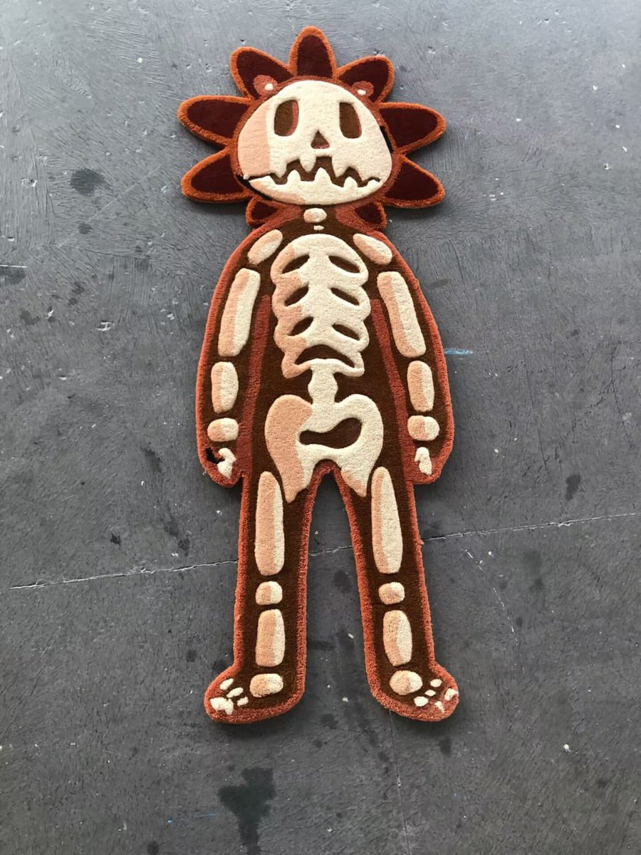 Nicolourson's tweet photo. Ça fait 6 mois que bosse sur ce tapis et c’est mon premier tapis, j’ai galéré à trouver de laine de qualité et de lui donner effet 3D https://t.co/19Ce7uub6g