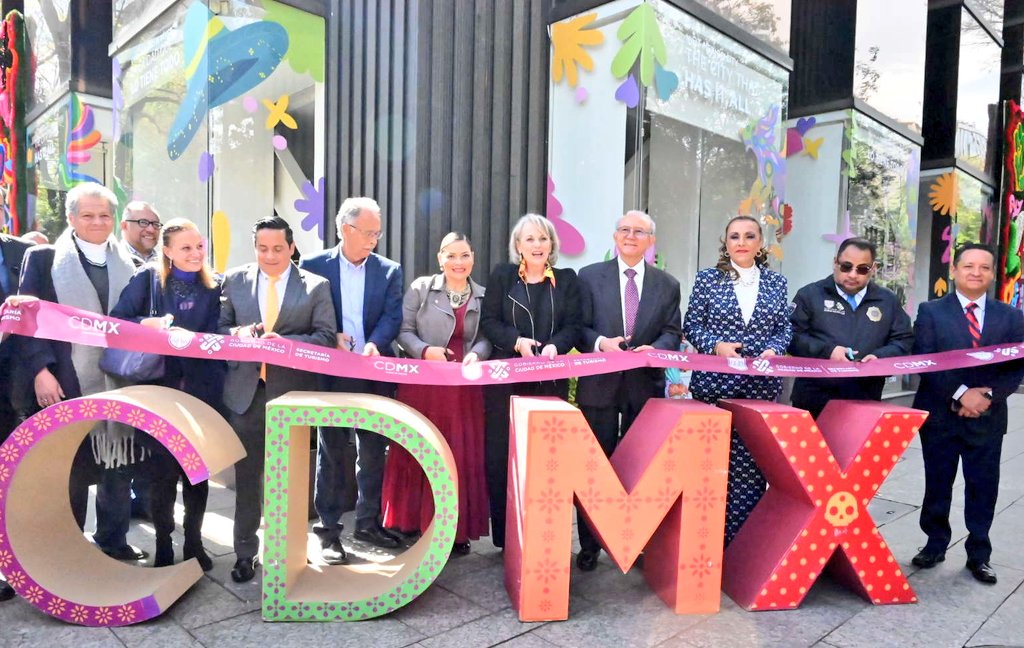 NexosTuristicos's tweet photo. ARTE Y COLORES DE LA CDMX EN EXPO/VENTA EN PUNTO MÉXICO 

El subsecretario de Turismo, Humberto Hernández Haddad y la secretaria de Turismo de la CDMX, Nathalie Desplas Puel, inauguraron la exposición “Arte y Colores de la Ciudad de México”, que muestra la riqueza artesanal, gastronómica y turística de la capital del país durante el mes de enero en el espacio Punto México de Sectur Federal.

@hhh1951 en representación de @TorrucoTurismo @SECTUR_mx, dio la bienvenida a la oferta turística de la CDMX a esteespacio de promoción, donde la capital del país tendrá la oportunidad de promover sus múltiples destinos y atractivos turísticos, así como comercializar sus productos artesanales.

Reconoció la labor de las autoridades de la CDMX, encabezada por @martibatres, que han trabajado en los últimos años en un gran relanzamiento de la capacidad turística que representa la capital del país.

En este tenor, distinguió la realización de la 47 edición del @TianguisTurisMX 2023, que se llevó a cabo en la #CDMX y superó todos los récords de las ediciones anteriores.

A su vez, invitó a seguir trabajando, los tres órdenes de gobierno e iniciativa privada, en la consolidación de México como una potencia turística donde “México está llamado a ser, no solo una potencia turística, que además está obligado a marcar un estándar de calidad de clase mundial”, señaló.

Por su parte @NathalieDesplas @turismocdmx agradeció las facilidades de #SecturFederal para que la riqueza de la “Ciudad que lo tiene todo” se exponga en #PuntoMéxico, y en donde los visitantes encontrarán artículos de cerámica, textiles, cartonería, joyería, vitrales y juguetes de madera, por mencionar algunos.

Refirió que 28 artesanos y productores agroecológicos de 10 alcaldías, muestran este meslo mejor de sus productos, “hombres y mujeres que, con sus manos mágicas, trabajo, dedicación y entrega, hacen posibles maravillosas obras y productos dignos de darse a conocer en todos los rincones del mundo”.

Desplas Puel agregó que, con acciones como esta, la actividad turística en la CDMX en 2023 cerró con excelentes resultados. Muestra de lo anterior son los 14.4 millones de personas hospedadas en hoteles, una recuperación del 104% respecto a 2019; el gasto de turistas hospedados en hoteles presentó una recuperación de 116.5% respecto a 2019, al registrar 132 mil MDP; y la ocupación hotelera fue del 67.9%, una recuperación de 100.3% respecto a 2019.

En esta inauguración también estuvieron presentes la directora general del @fmpt_cdmx Christian Leslie García Romero; el director general de Equipamiento Turístico de Sectur CDMX, Lorenzo Arvizo Bencomo; la presidenta de @GMAMX2 @judithguerra1; el presidente de @AMAVCDMX @rayworldmex; la directora del @HotelBenidormDF Adela Alonso Domínguez; Alfredo Pérez Santiago, Presidente de la @agrupacionalm; Manuel de Alba, Presidente de @CapitalBusMX1; @1ADOLFOJM y autoridades del @SSC_CDMX

La exposición “Arte y Colores de la Ciudad de México” estará vigente hasta el 28 de enero en Punto México, en Av. Presidente Masaryk No. 172, #Polanco en un horario de lunes a sábado de 9 a 19 horas, domingos y días festivos de 9 a 18 horas.