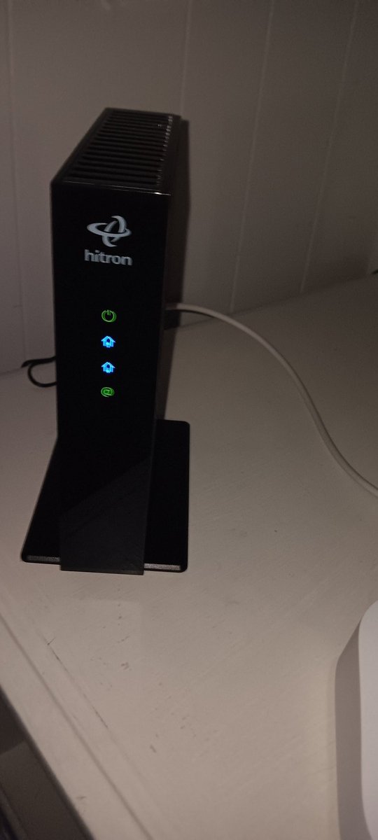 Nickyylaws's tweet image. Me when I dont know whats wrong so now i gotta wait for a tech next monday ): #sparklight #eero