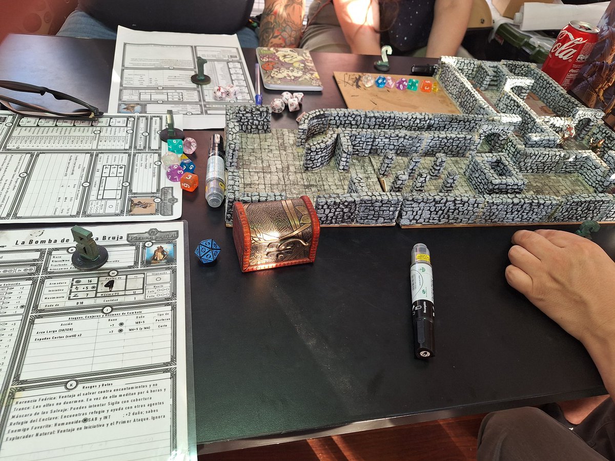 PatoRobok's tweet photo. #Dungeonanddragons #rol #juegodemesa #Chile #minis https://t.co/41NQQVSJZK