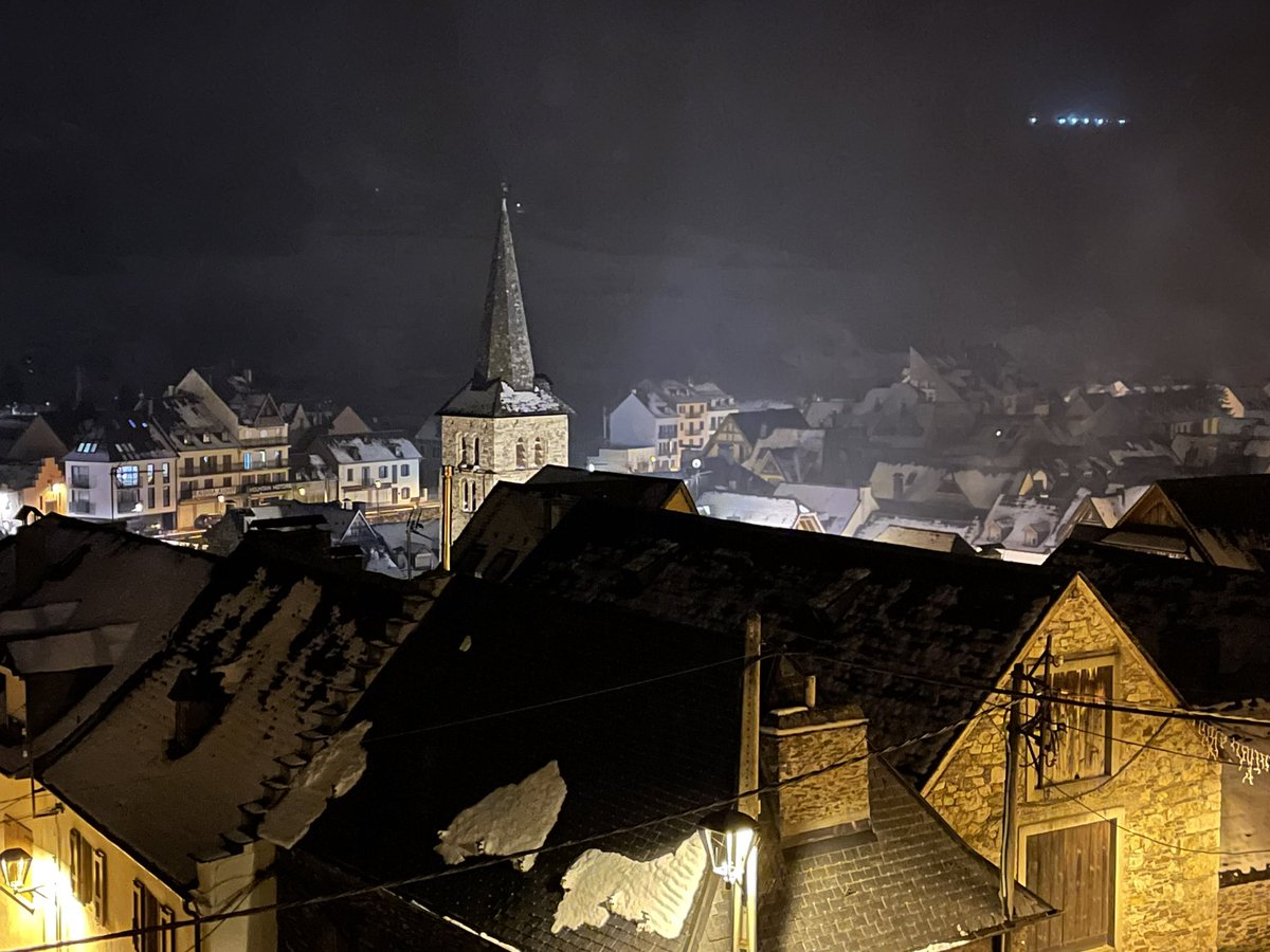 jrambaud's tweet photo. #Bossots #Aran #Lleifa #Catalunya #Pirineus #Pirineos La noche fría #meteo https://t.co/RJf5hYkOaZ