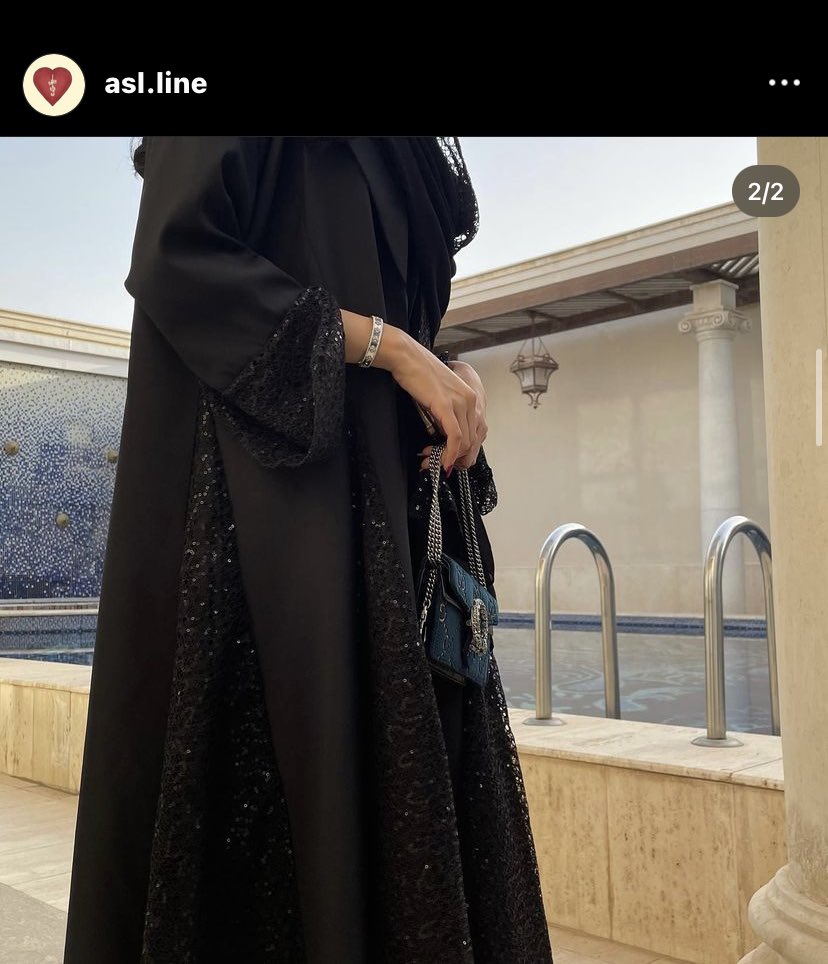 lovle1_'s tweet photo. كل مره اسافر الرياض مع زوجي تجذبني عبايات البنات وكل ماسألتهم من وين؟ قالو عبايات اصايل واجلس اتخيل لو تجيني هديه منهم واكشخ فيها واصير من بنات الرياض اخخ بس ياحلم وش يضرك لو تحققت؟😢 https://t.co/K7k565ZtS1