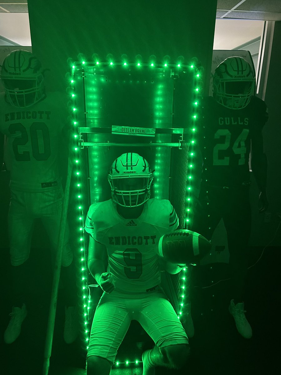 Declan_byrne9's tweet photo. Had an amazing day today at Endicott college, loved checking out the facilities and seeing all that the school has to offer!! 
@COACHLED63 
@CoachMcGonagle 
@coachpacheco763 https://t.co/M5oSa8eDl0