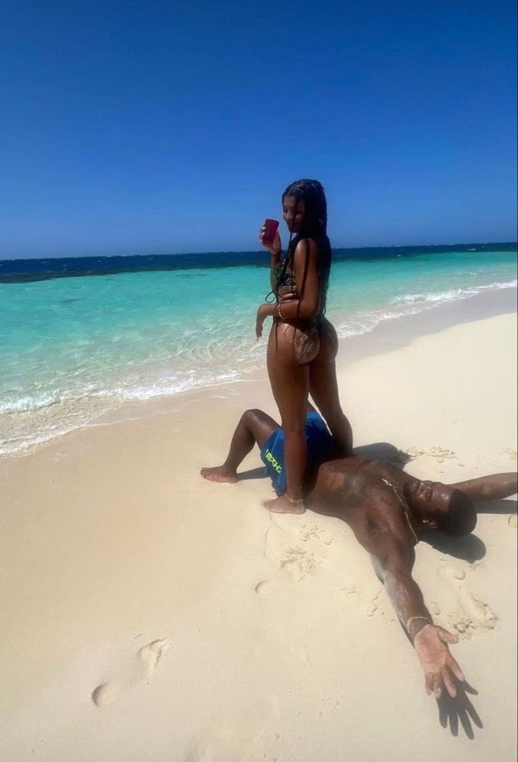 blacktwiterthrd's tweet photo. Baecation vibes https://t.co/bgXRjKeCKg