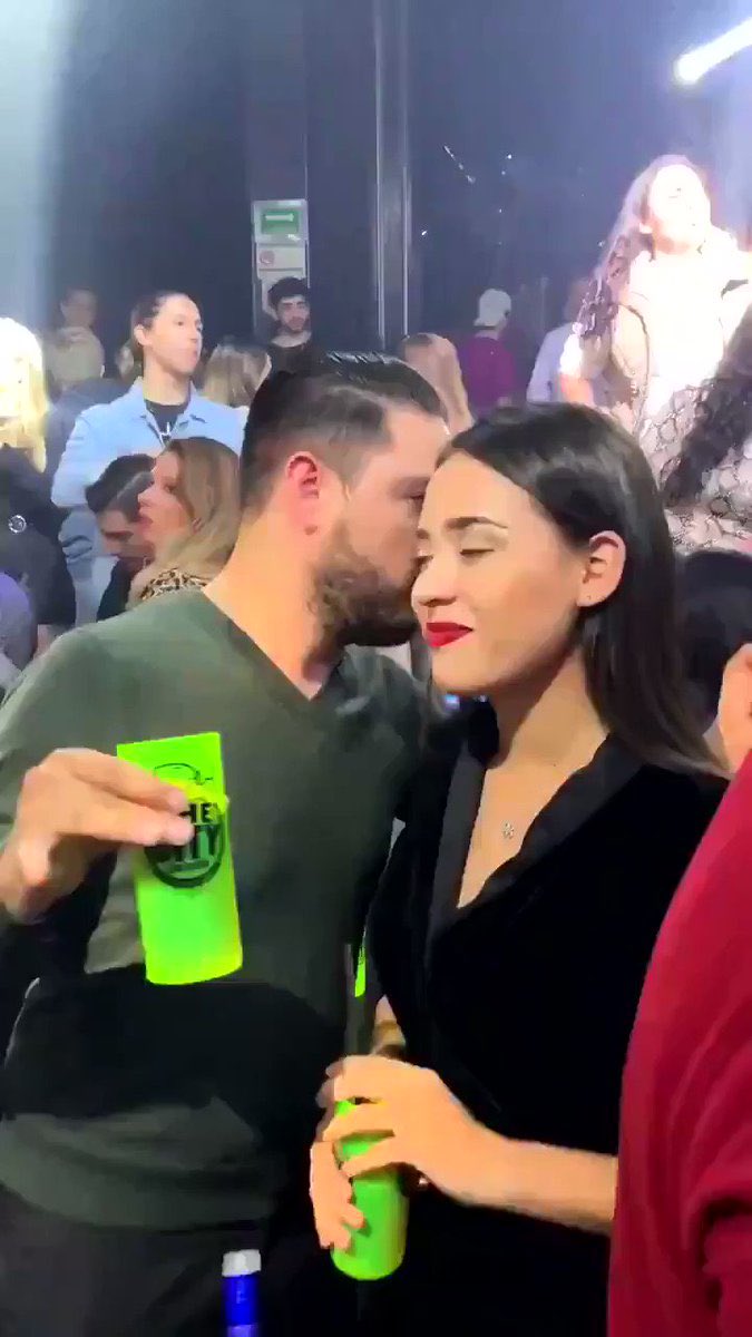 Danijpcai's tweet photo. MIRA SOY ITALIANO NAPOLI Y YO NO VENDO MOTOS YO TE VOY A CONQUITAR POCO A POCO YA LO VERÁS QUE SALGAAAA LA LUUUUUZ ROJAAAA, BUENO A LO QUE IBA QUE SI TE PAREZCO GUAPO? YO SOY BUENO NO SOY MALO CRÉEME #LaIslaDeLasTentaciones2
#LaIslaDeLasTentaciones 
#LaIslaDeLasTentaciones1 https://t.co/A4MdJy85Iw