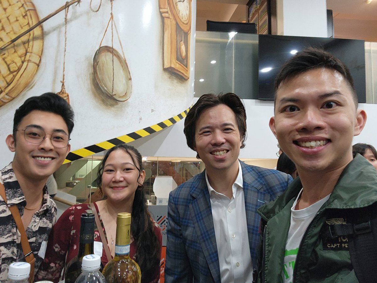 adolphus_lye's tweet photo. Which is more important - the Journey or the Destination?
It's neither. Rather it is the people who you meet along the way!
Truly blessed to be able to meet young scientists from across the globe. Thank you @gyss_sg everything thus far!
#GYSS2024 #FusionInSession #NUS #STEM https://t.co/8bHgDrJLEI
