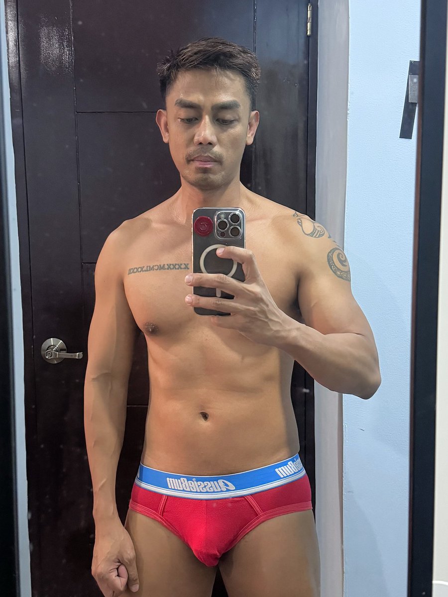 TitoRoss40's tweet photo. Do I look payat here or saks lang?

Almost weekend naaaa https://t.co/WzCIr0wUid