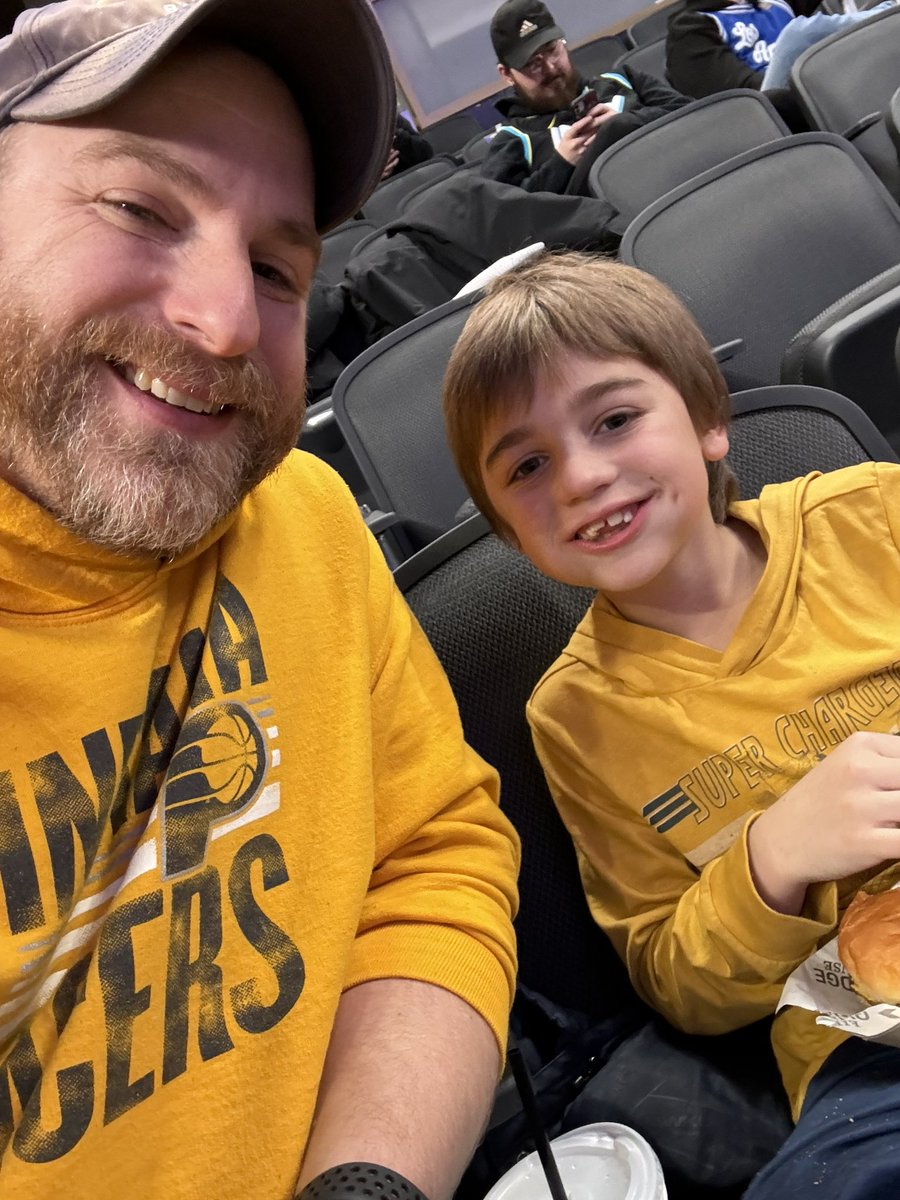ChrisVeach's tweet photo. #pacersgamenight go pacers!!! https://t.co/Cw5qqpOXr0