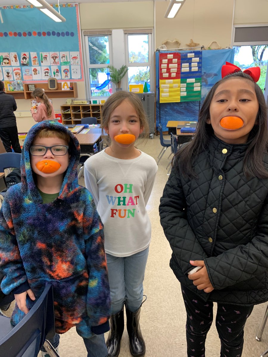 Taste and Teach anyone?
Students at Lincoln Elementary School in Newark sample some citrus.
➡️🍊You too can have Taste and Teach fun, download resources here: learnaboutag.org/tasteandteach/