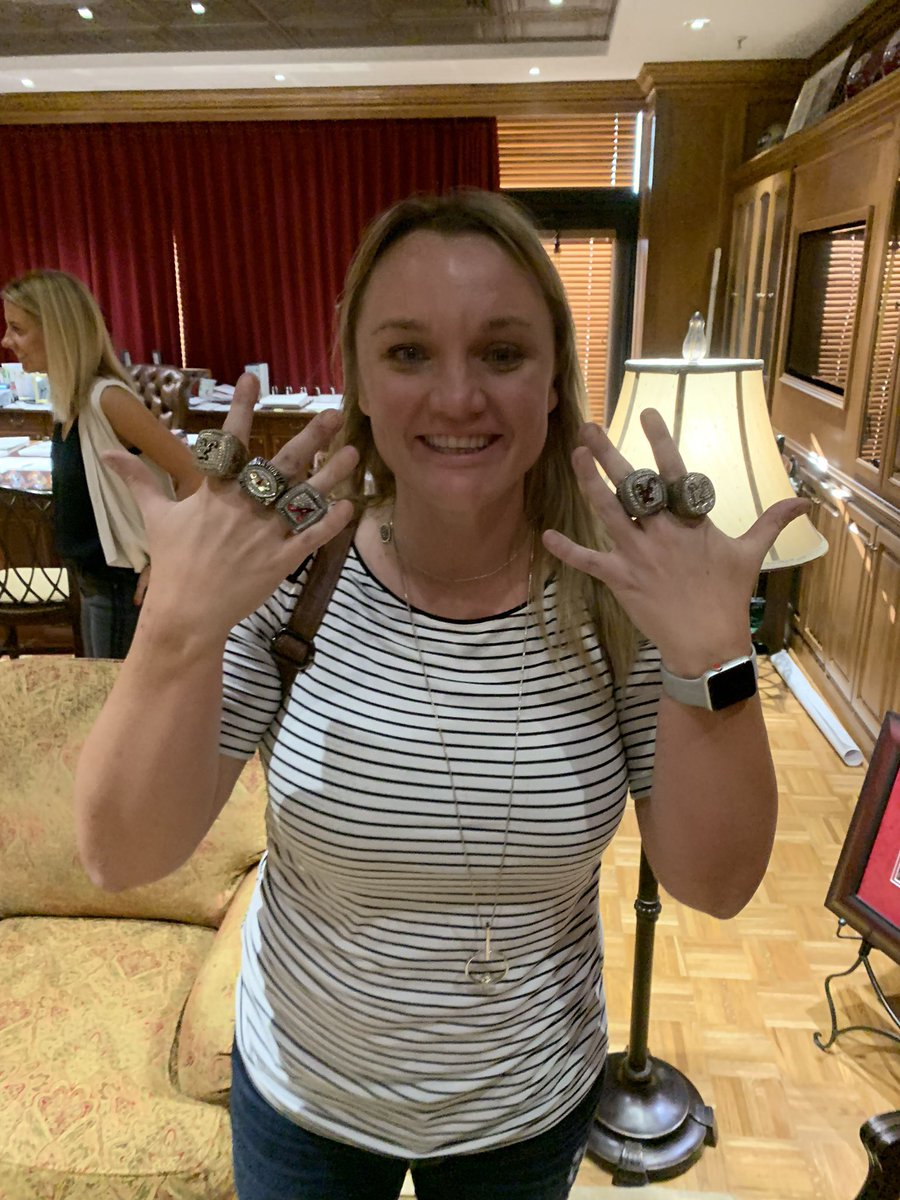 CoachPetree's tweet photo. 🐐
#WeLikeHighAchievers
#WeLoveDebbieCakes
#WeGetAlong 😉
#iykyk #TotalFanGirl 🤩
#RollTide https://t.co/MWu10NBacD