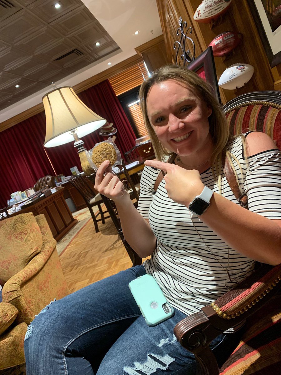 CoachPetree's tweet photo. 🐐
#WeLikeHighAchievers
#WeLoveDebbieCakes
#WeGetAlong 😉
#iykyk #TotalFanGirl 🤩
#RollTide https://t.co/MWu10NBacD