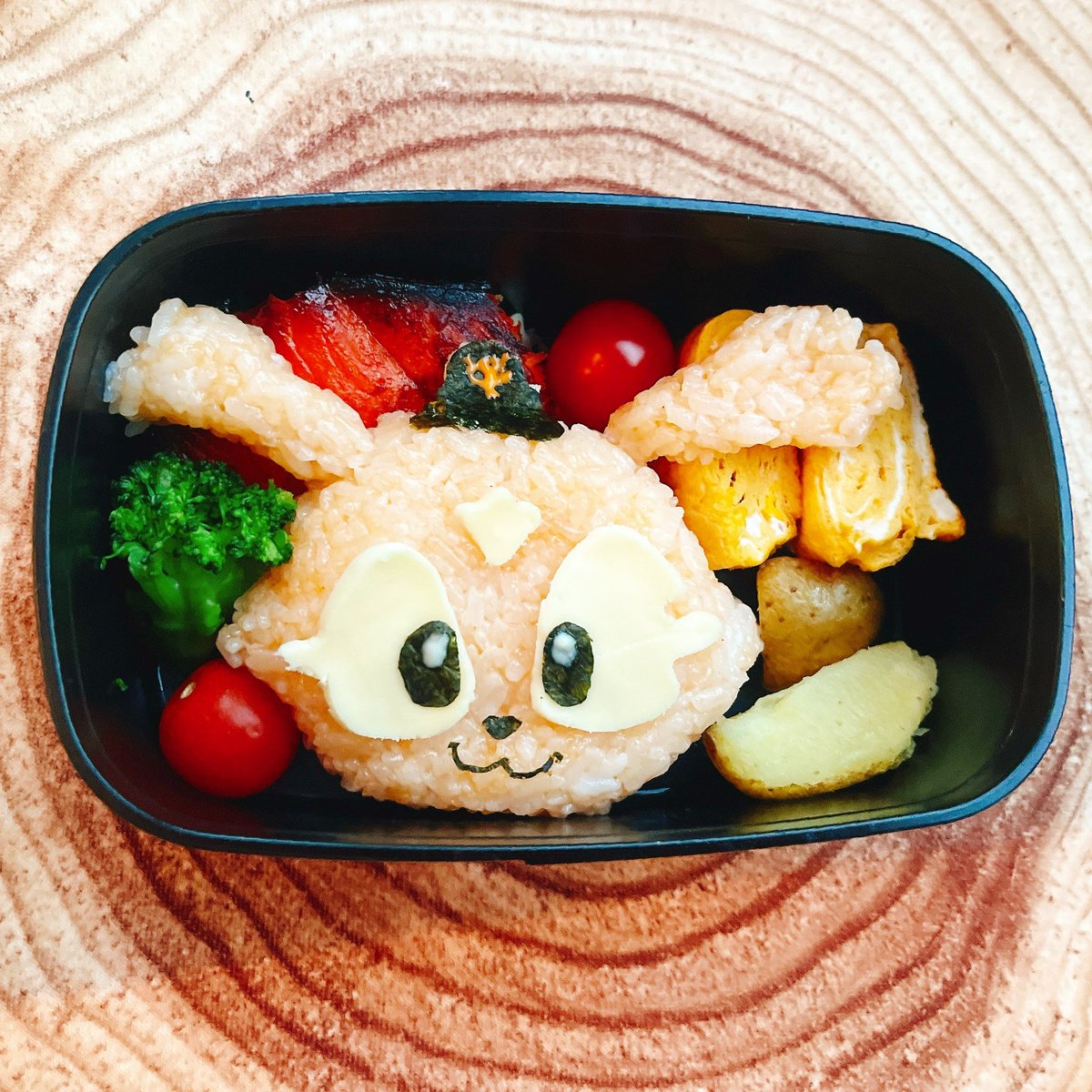 sakanatti0330's tweet photo. ジャビットのお弁当。
なお野球全く分かりません💦
#giabbit #読売ジャイアンツ #ジャビット弁当 https://t.co/UQ08uthoaB