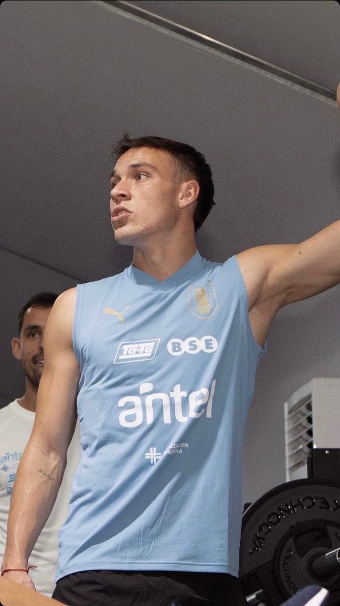 y a nosotras nos gustan ellos, que le vamo a hacer