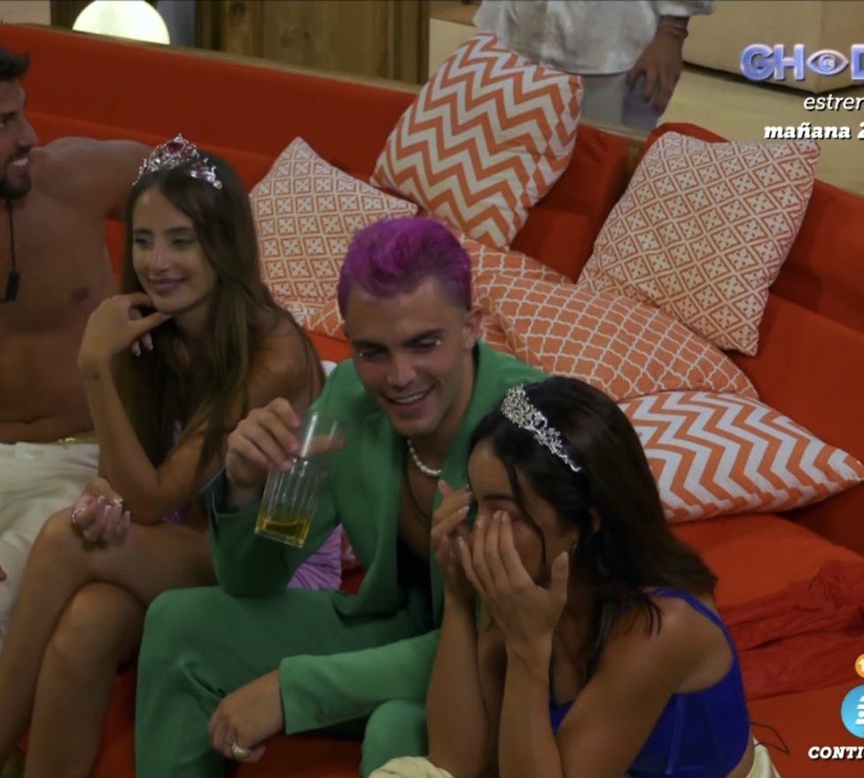 JoseJacinSan's tweet photo. El Joker buscando pareja después de que Harley Quinn le diese calabazas, jajajajaja.

#LaIslaDeLasTentaciones2 | #LaIslaDeLasTentaciones | 🍎#IslaTentaciones | #Tentaciones2 | #LaIslaDeLasTentaciones1 | #LaIslaDeLasTentaciones7 https://t.co/wQ1EHlXW8T