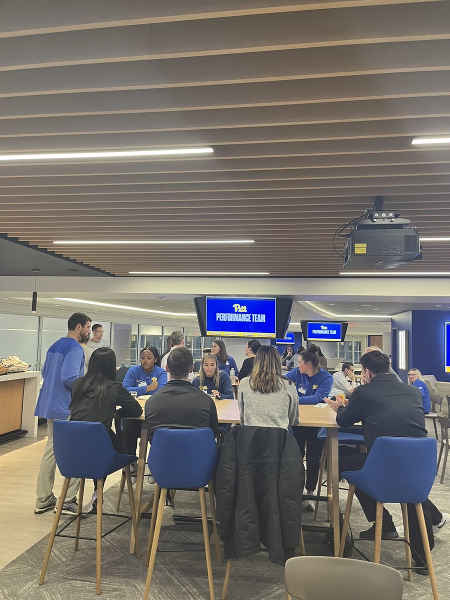 jenniferbrownat's tweet photo. A great evening of collaboration with our @Pitt_ATHLETICS Performance Team!  @UPMCSportsMed @Pitt_SportsMed @pitt_science @Pitt_FUEL https://t.co/7ADpJsDo5e