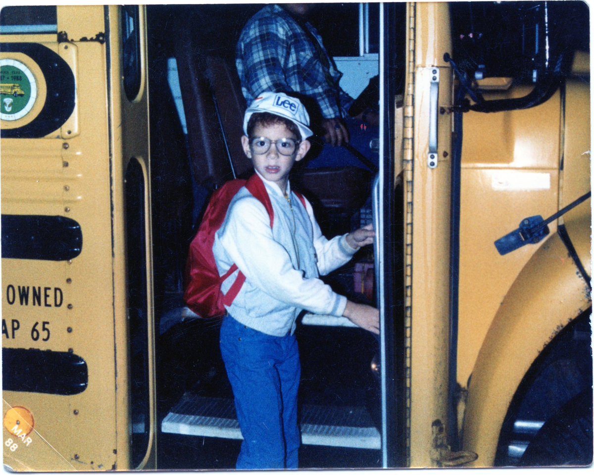 Hey HOW DID WE GET WEIRD listeners! Jonah and I are going to do an episode about missing the bus to school, which was a fave pastime of ours as kids. Will you reply to this tweet any funny “missing the bus” stories you might have and we’re gonna try to read a few! Thanks so much!