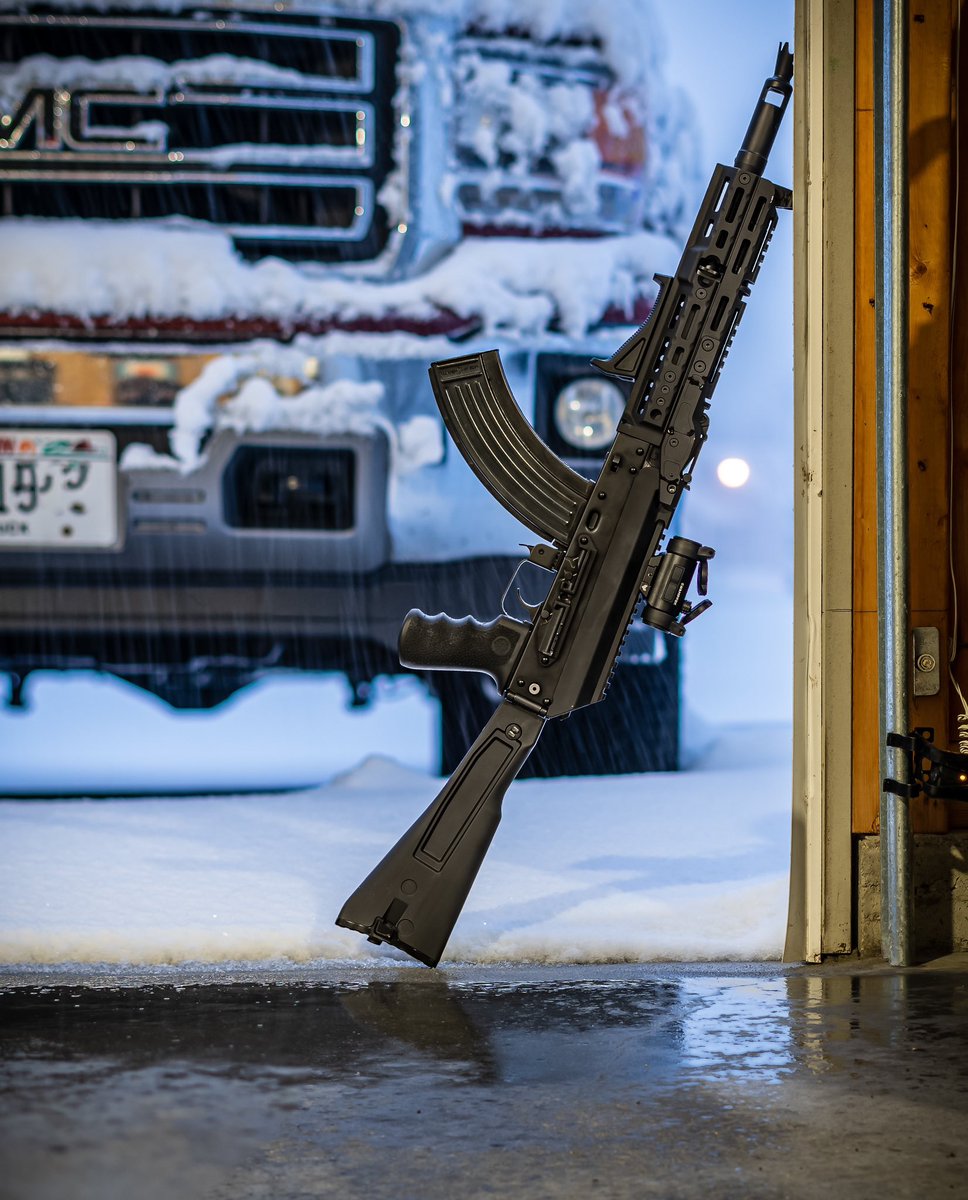 MidwestIndinc's tweet photo. They warn you to prepare for the storm, but we don’t all worry about the same storm.
-
#midwestindustries #akalpha #mlok #prep #beready #gunsdaily #2a
📷- @mypointofpew https://t.co/88paG9aRkW