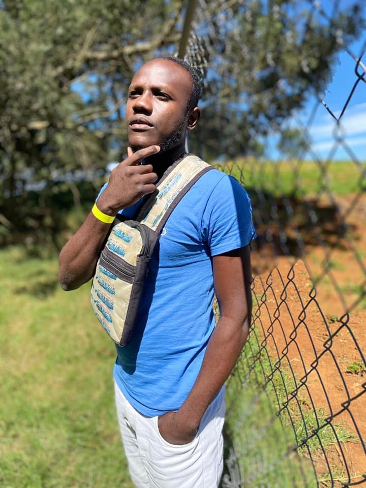 enquetaction's tweet image. Jhamily Hill Pompilus : une vie dédiée à la lutte contre les déchets plastiques

À travers cette entreprise de recyclage, l’écologiste entend aider Haïti à mieux faire face au problème de changement climatique.

enquetaction.com/post/jhamily-h…

#environnement #haiticlimat #HC #MDE