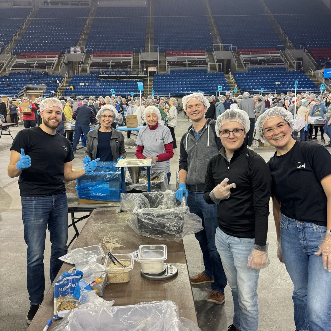 JLGArchitects's tweet image. Yesterday, our Fargo team contribute to shaping a hunger-free future in collaboration with Feed My Starving Children. We are thankful to have been part of this event in Fargo and extend our gratitude to the FMSC team for their coordination. 

#FMSC #FargoPack #BuildSomethingGreat