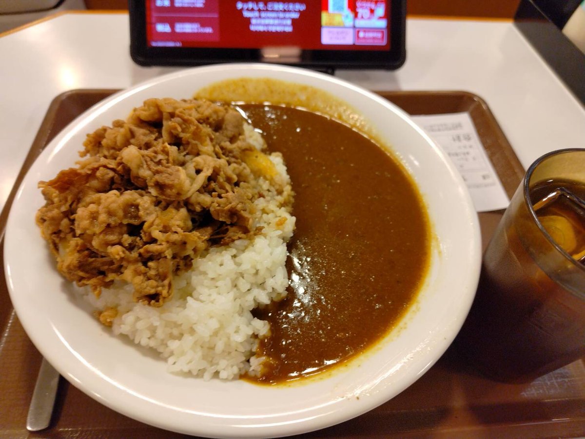 gg580g's tweet photo. 牛丼チェーン店カレー食べ比べ🍛
1️⃣2️⃣
3️⃣4️⃣
１吉野家、牛×牛カルビ黒カレー864円
２松屋、ビーフカレギュウ830円
３なか卯、和風あいがけカツカレー930円
４すき家、肉2倍牛カレー920円 https://t.co/hBTa5SxbHM