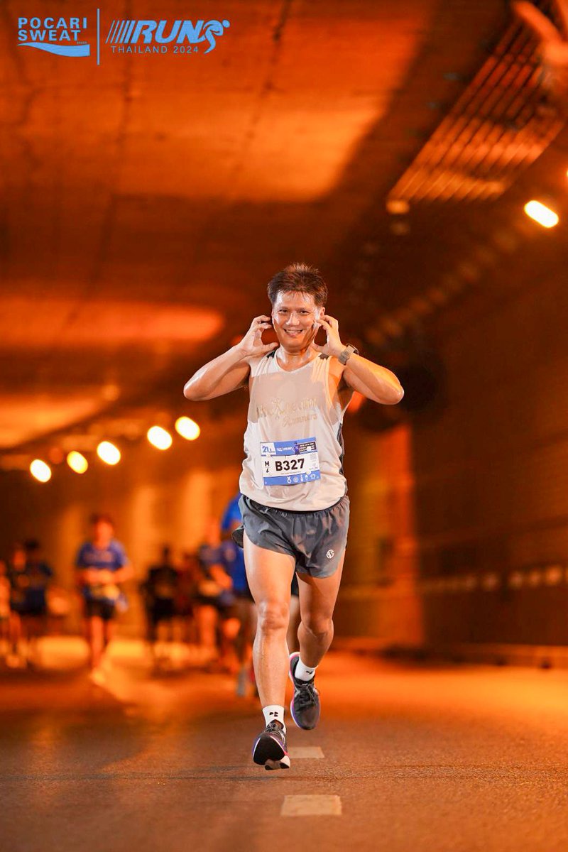 NinjaTooK's tweet photo. 🤏 คาวาอี้ ที่ใต้อุโมงค์ ☺️ 

#PocariSweatRunThailand2024
#TimeToProveYourself 
#มาเถอะอยากเจอ #งานถนนจอยๆ 

#theXteam #theXteamRunners 
#theXteamAndFriends
#halfmarathon #run
#running #runner #tookkyrun https://t.co/5jVRJtMO8M
