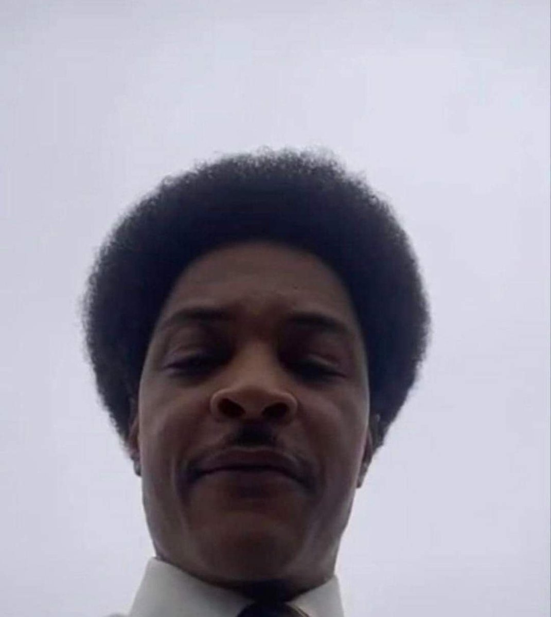 ChalkyWhite_'s tweet photo. T.I Found Steve Harvey's lace front https://t.co/m30yrdZLn2