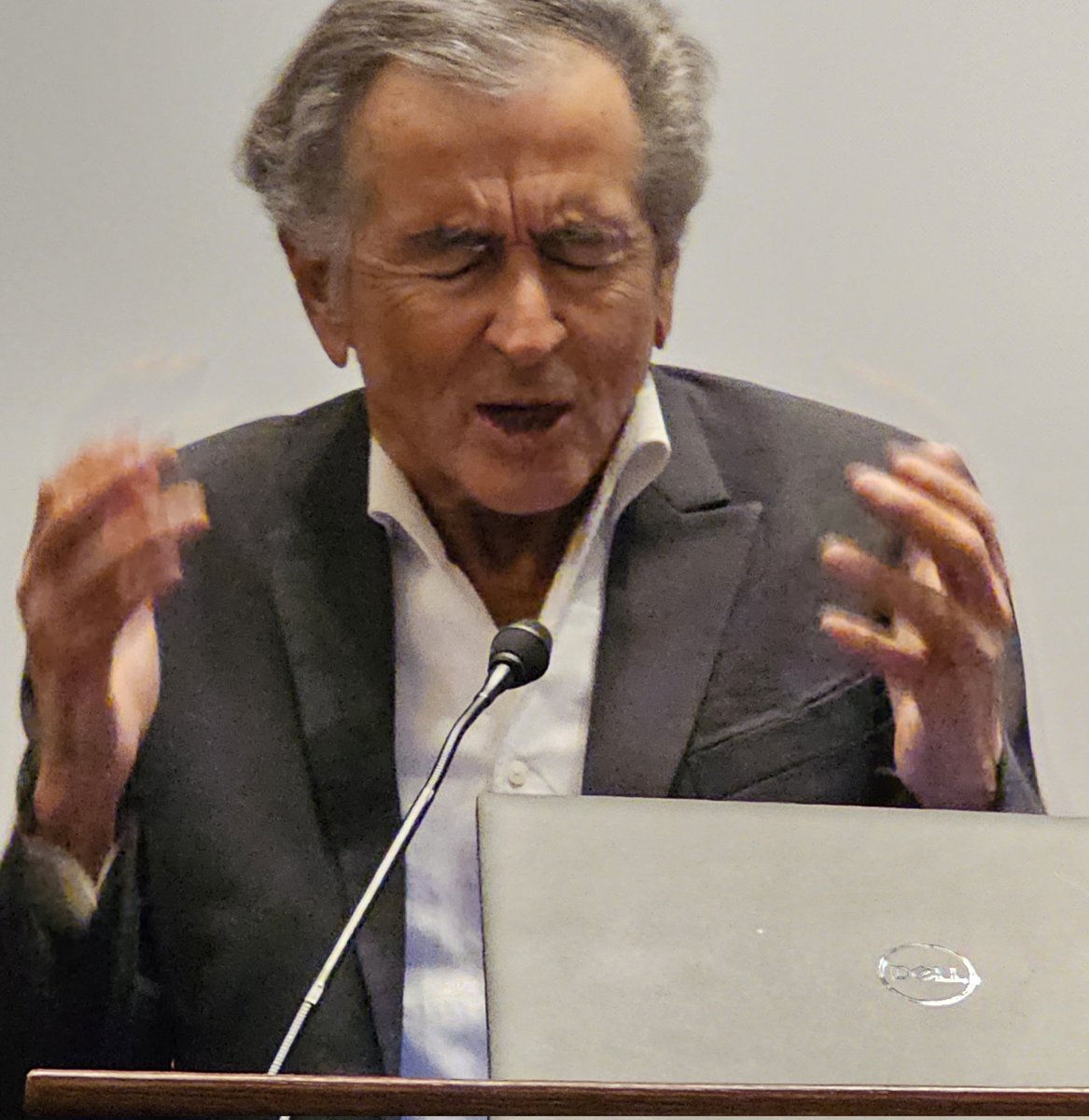 lauhaim's tweet photo. Extrêmement émouvant ,  #bernardhenrilevy défends avec passion devant les élus américains l'
Ukraine et leur demande ne pas lâcher. https://t.co/qReYHk8syW