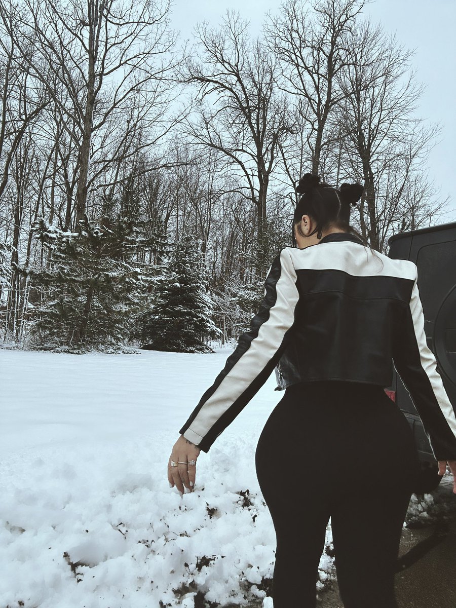 robhimsis's tweet photo. 🎲❄️ https://t.co/GZNtaDlq9a