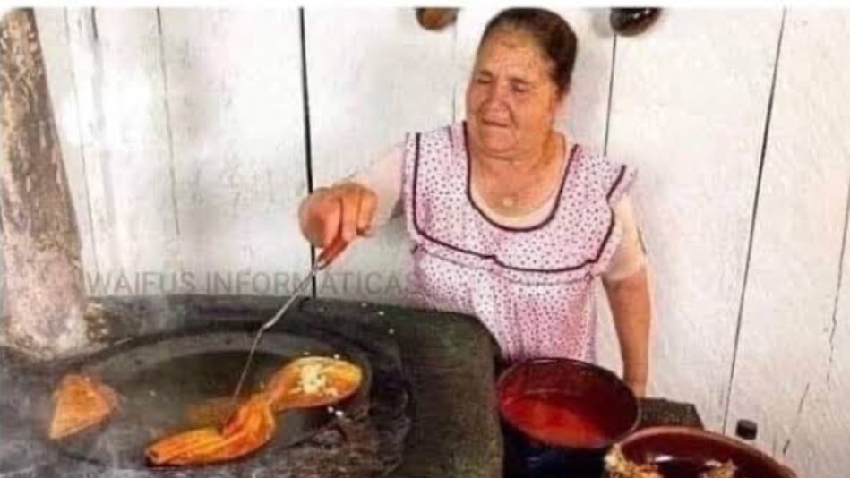 elemloe's tweet photo. —¿Ya están mis enchiladas, señora?
—Pues ni que fuera la licenciatura en derecho del nuevo encargado de Fiscalía de CDMX https://t.co/0xFYAl1tLt