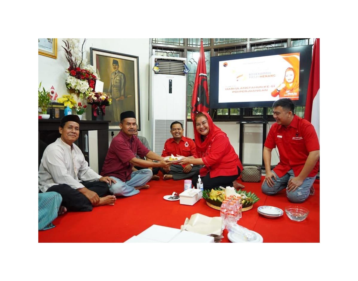 Sesuai dengan Instruksi Ibu Ketua Umum, alhamdulillah berkesempatan merayakan Hari Ulang Tahun PDI Perjuangan ke -51 bersama akar rumput masyarakat. Do’a dan harapan terbaik untuk PDI Perjuangan di usianya yang telah memasuki lebih dari setengah Abad ini.