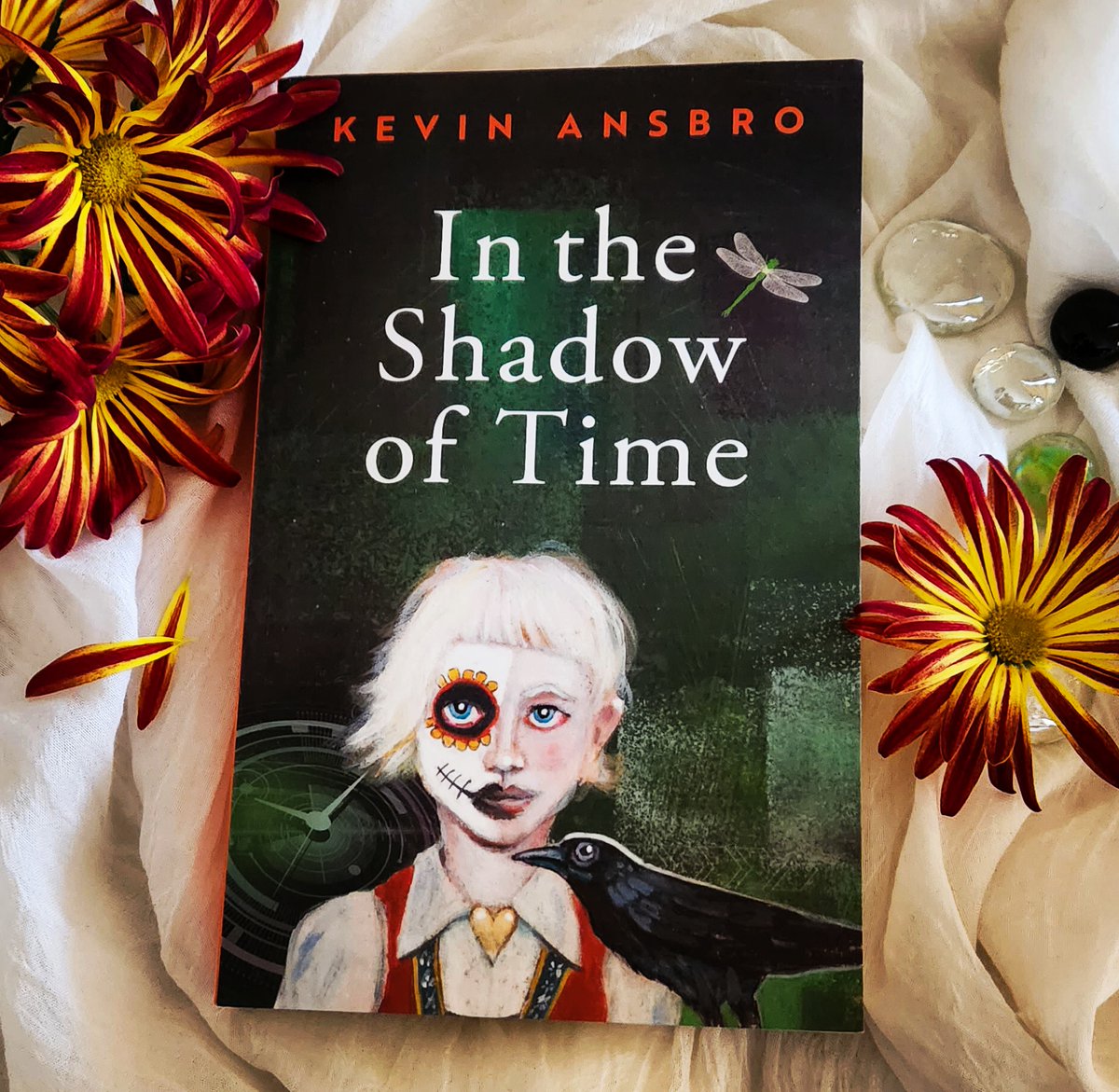 In true @kevinansbro style, the prose is scrumptious, with a delicious poetic filling in a multilayered story. 💫#InTheShadowOfTime Read my five-star #BookReview on #goodreads 👉goodreads.com/review/show/42… #amreading #magicalrealism #scifi #timetravel #Mexico #booklovers #mustread