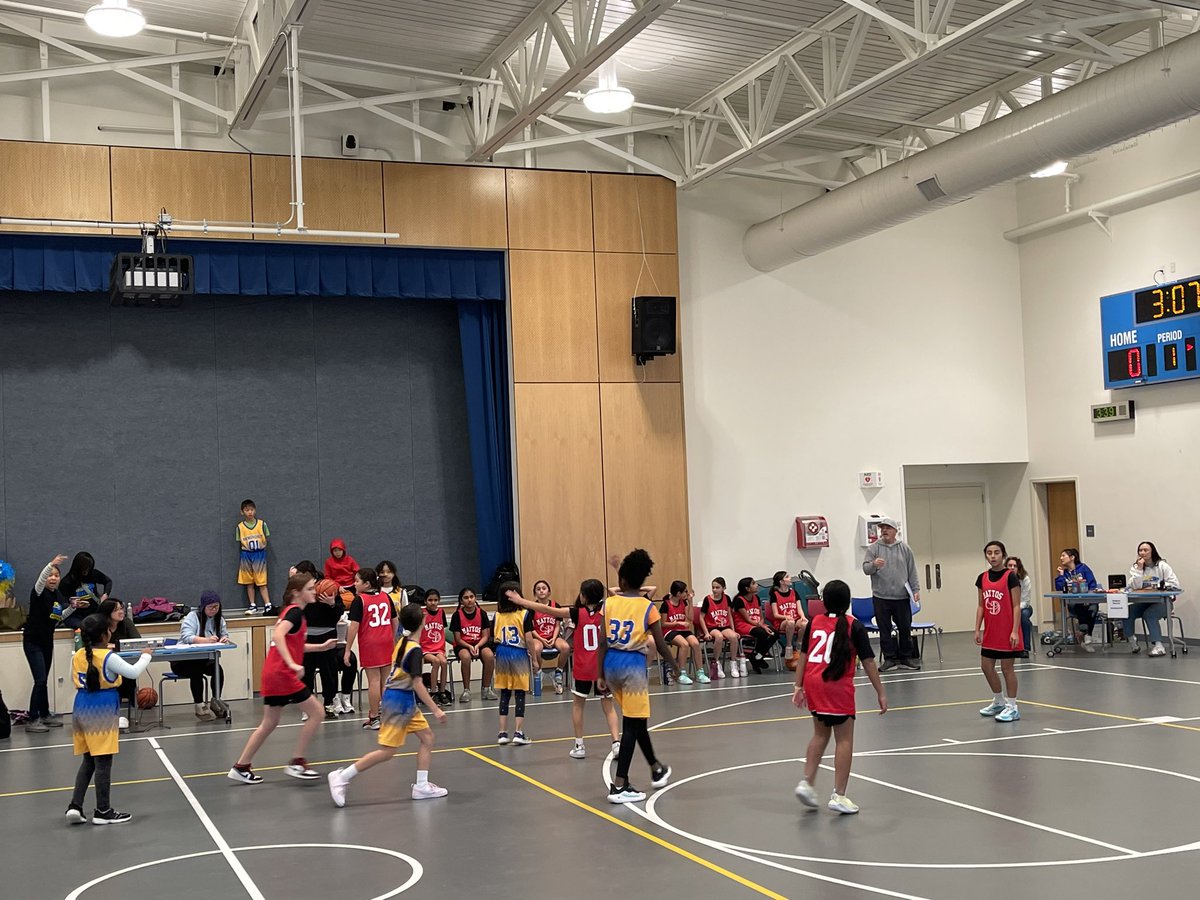 MattosRoom7's tweet photo. Go Eagles!🦅 First game of the season🏀@MattosEagles https://t.co/Y6FJ7LI7lG