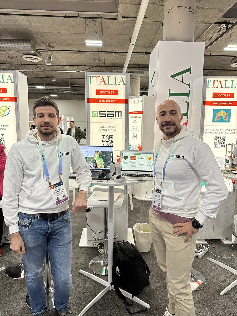 EmiStorace's tweet photo. 🤖 Giorno 2 al #CES2024: Smart home, tech e startup Italia 👏

#sam @Fly_Wallet #rollingsquare https://t.co/acDqx9WD41