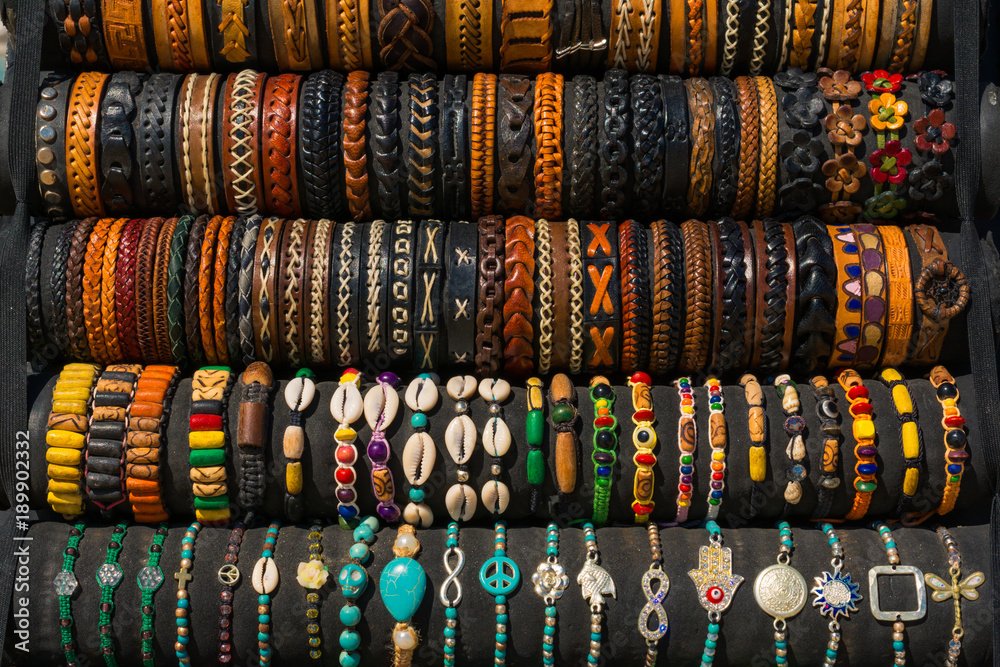 ElMiticoBarbas's tweet photo. Napoli: Esta pulsera para mí es muy importante y te la voy a dar.

La guantera del coche de Napoli:

#LaIslaDeLasTentaciones2 https://t.co/vdXpwPpvF1