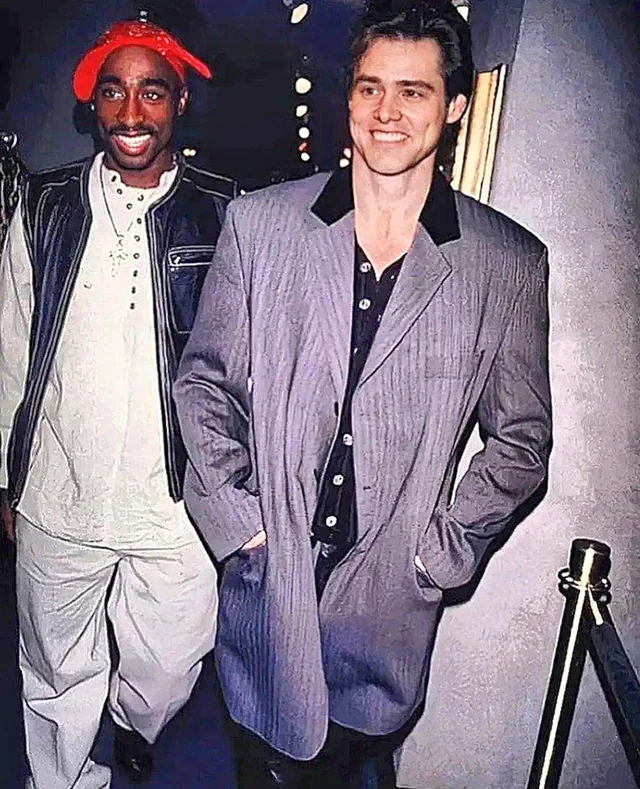 InsaneReality's tweet photo. 2Pac and Jim Carrey clubbing together https://t.co/VViHGJG5ww