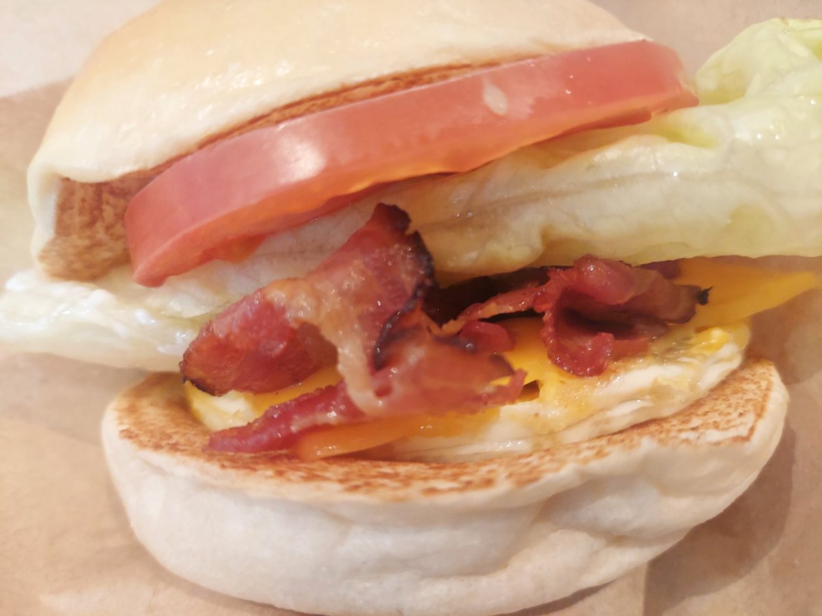 MRTdftZkJm5LJkx's tweet image. ご飯🍚食べたから
休憩するε-(o´ω｀o)

ウェンディーズもーにんぐ🍔☕(＊'ω'＊)
強焙煎ほうじ茶ラテおいしい(⸝⸝⸝´༥`⸝⸝⸝)
チェダーゴーダチーズポテト🍟

#FirstKitchen