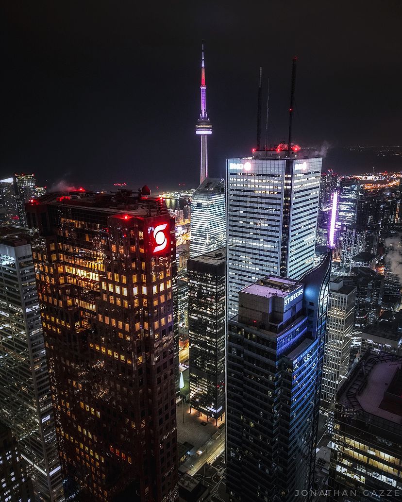 MyTOFD's tweet image. Night lights in the Financial District captured by @Jgazze ✨️ 🌃 #toronto #the6ix #torontoviews