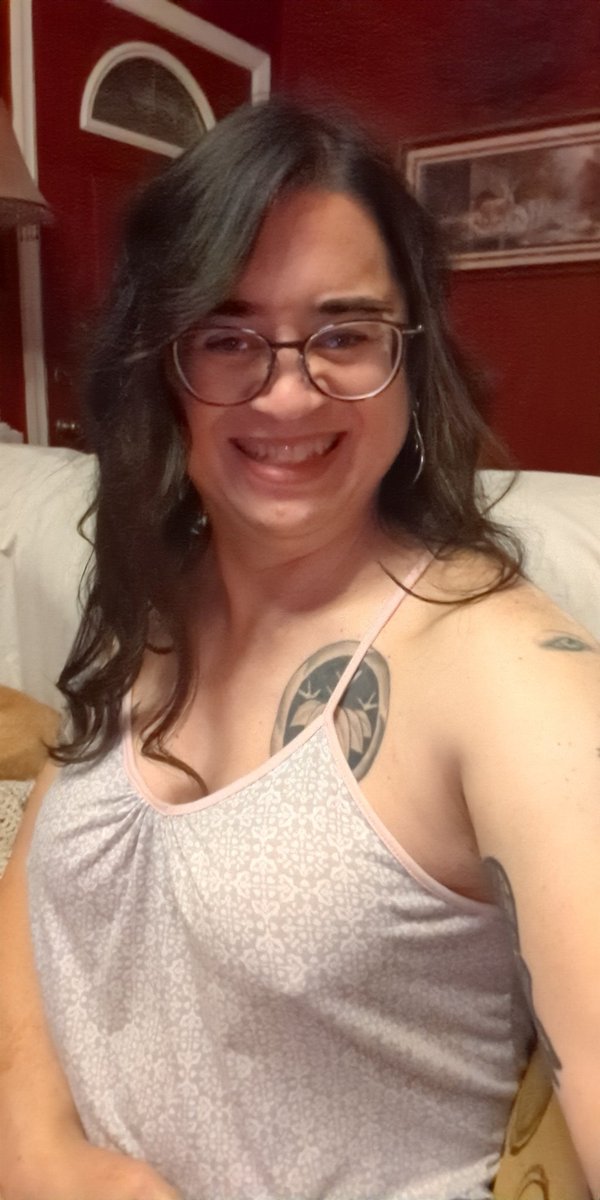 Pengo64's tweet image. I had my hair trimmed a bit and curled...just a bit! Loving it!!