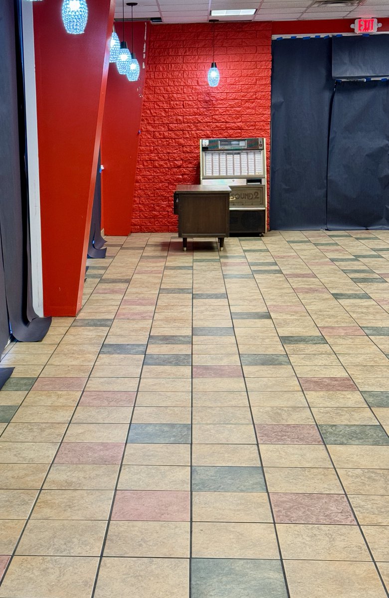 framersblock's tweet photo. Finishing up the back of the house renovation. Excited to get out to the nearly 1,000 sqft of retail space! Not as much to do there. But the impact will be incredible. 

For now, the jukebox holds it down. https://t.co/KBBnSuTnIz